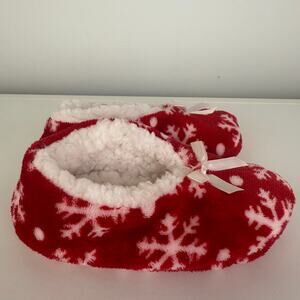 NWOT Gold Medal Childrens Snowflake Faux Fur Sherpa Lined Red/White Slippers S/M